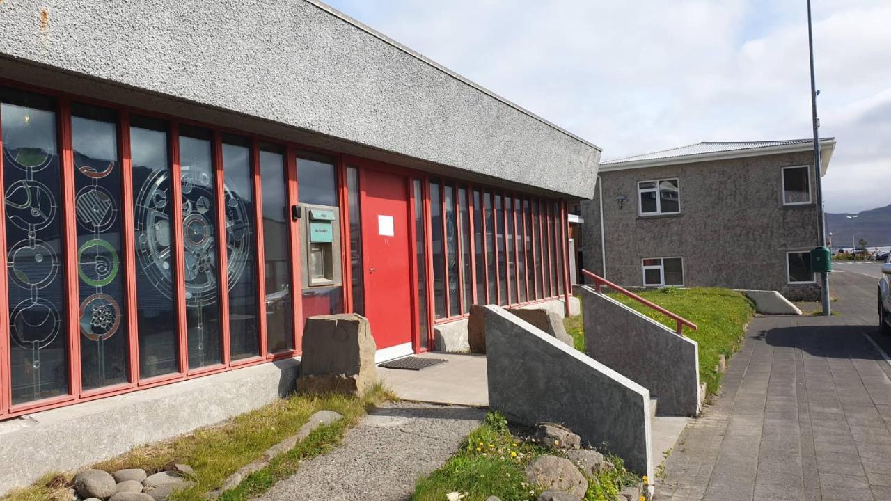 The Bank Sleeping Guesthouse Neskaupstaður Exterior foto